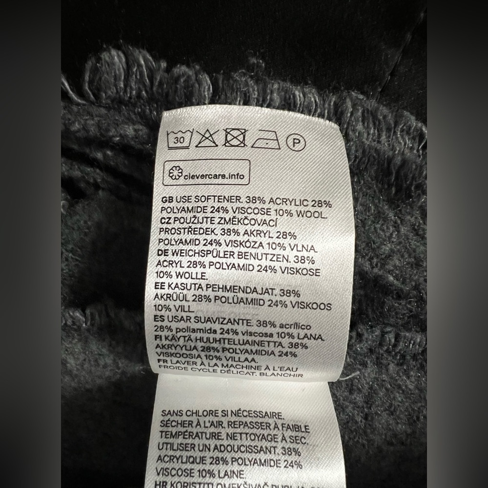 H&M Scarf and/or Wrap - Picture 7 of 7